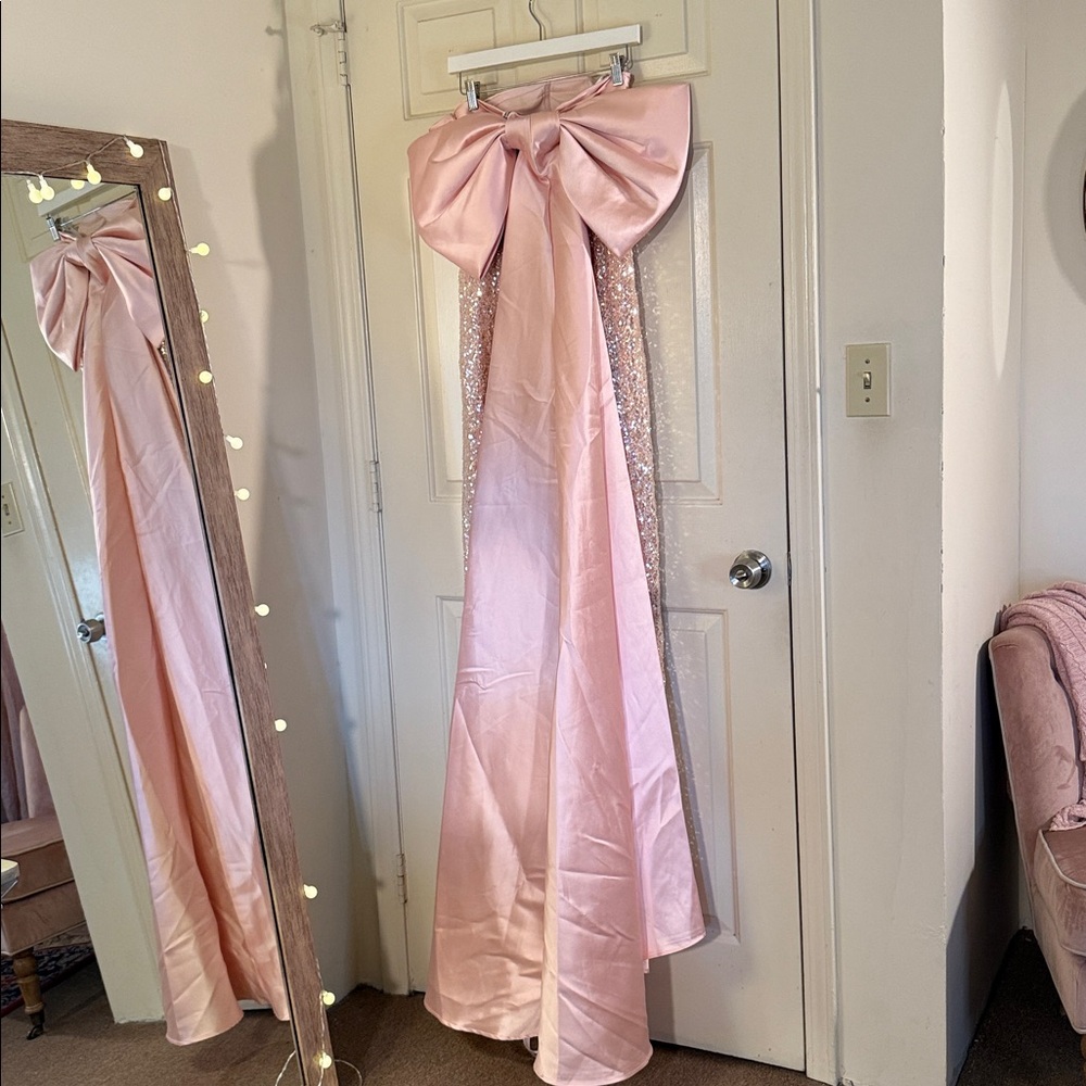 MAC DUGGAL
Pink Strapless Embellished Gown With Back Bow Detail - Picture 9 of 17